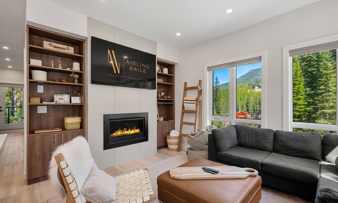 East Kootenay Apartment | Aurora Peak | Hot Tub | Slope-Side | Fireplace