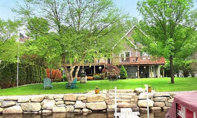 Lake Luzerne House | Beautiful 5 bedroom Waterfront House w/skiing/snowboarding/snow mobile path near