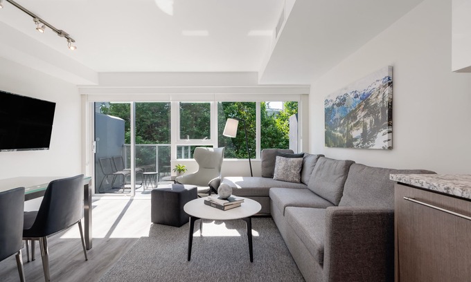 Downtown Vancouver Hotel | Beautifully Furnished One Bedroom Apartment in Vancouver's Yaletown Neighborhood