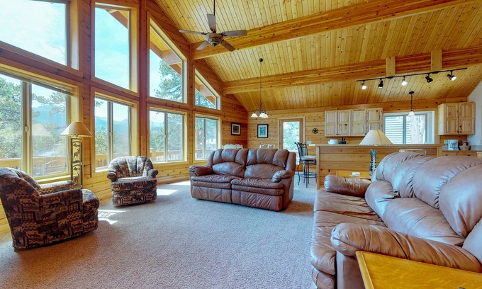 Estes Park Cabin | Charming updated cabin with full kitchen, WiFi, central AC, fireplace & deck