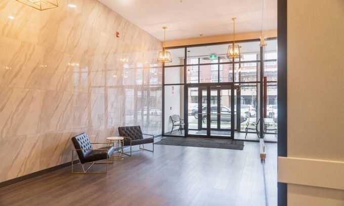 South Newton Apartment | Downtown Condo near Vancouver Skytrain