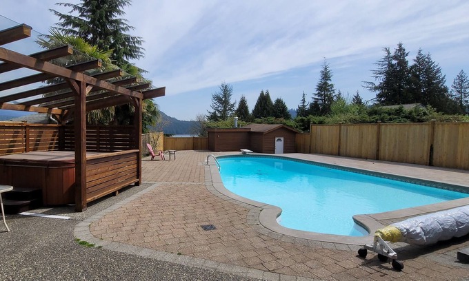Dollarton House | Dream Vacation House with Stunning View