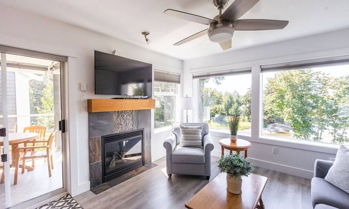 Regional District of Nanaimo Apartment | Enjoy the Ocean Breeze on the Deck Suite A