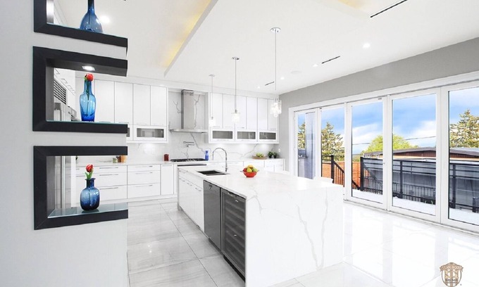 Burnaby Apartment | Family Friendly 5 Bed Rooms house The Chateau - ST No. 00177094