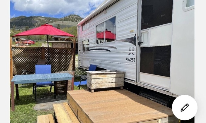 Okanagan-Similkameen House | Farm Stay Marron Valley- 5th Wheel Trailer