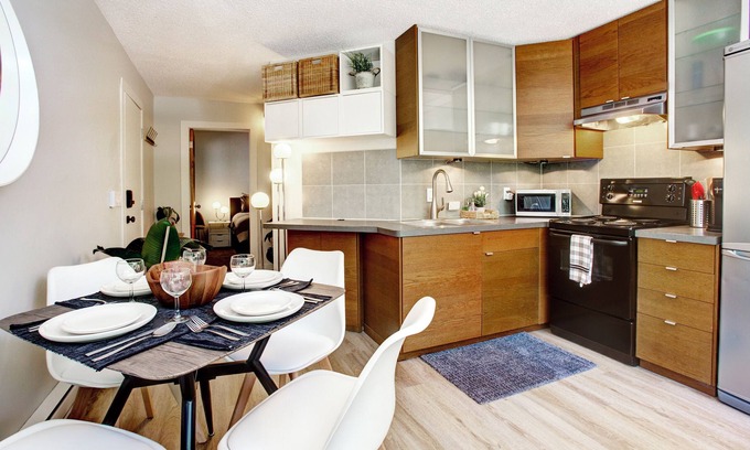 Whistler Creekside Condo | Gondola Haus - Free parking
