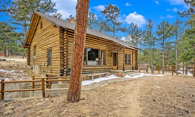Estes Park House | Hidden Pines - Family Log Home near downtown Estes Park - EV #3034
