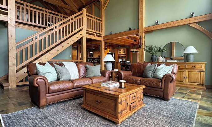 East Kootenay House | Lakeview Lodge | Beach | Mooring Buoy | Hot Tub