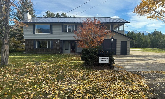Valemount House | Large newly renovated house. Cozy and convenient.