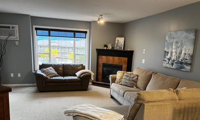 Okanagan-Similkameen Condo | Lovely 2 Bedroom Condo Steps to the Beach!