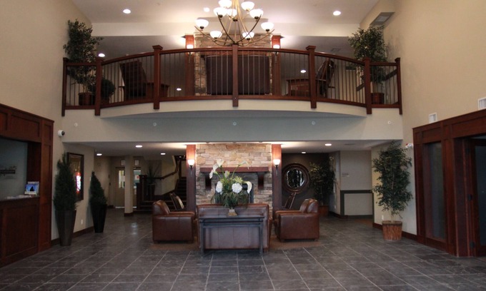 East Kootenay Condo | Luxury Condo, Top floor, Walk to Downtown, BBQ, Wifi, Sleeps 8