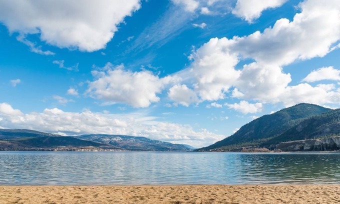 Okanagan-Similkameen Condo | Luxury Waterfront Condo - Located on Skaha Lake.