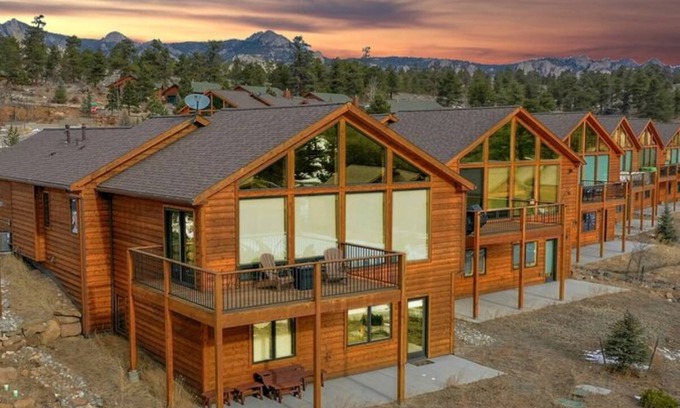 Estes Park House | PREMIUM HOME, incredible views, close to town & RMNP; hot tub, AC, & more: #6179