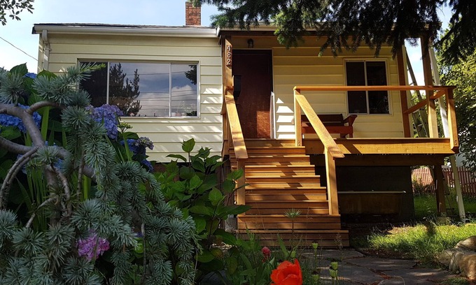 Lower Lonsdale House | Small cottage in the garden