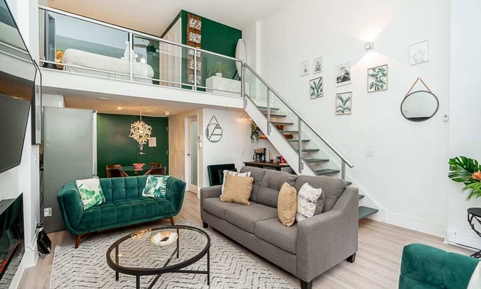 Downtown Vancouver Apartment | Trendy Loft in Downtown