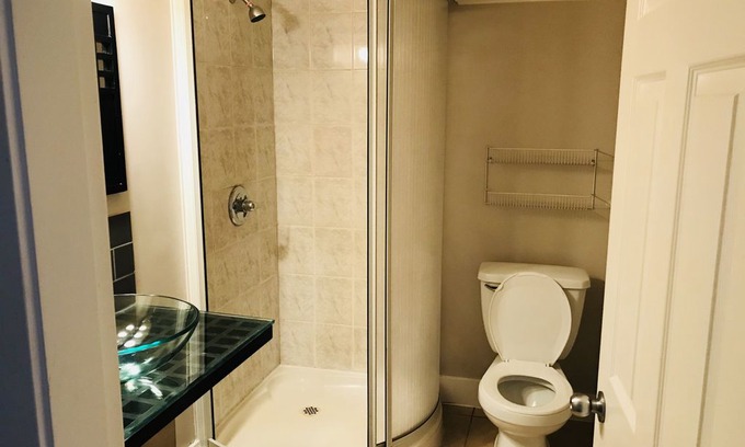 Renfrew-Collingwood House | Vancouver Large Clean Suite with 3 Beds10% Off