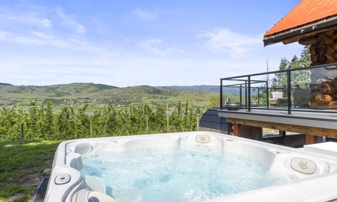 Vernon Apartment | View Point Lodge - View, Hot Tub, Sauna, Cold Plunge