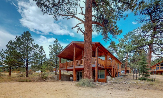 Estes Park Cabin | Wonderful location with full kitchen, furnished deck & mountain views