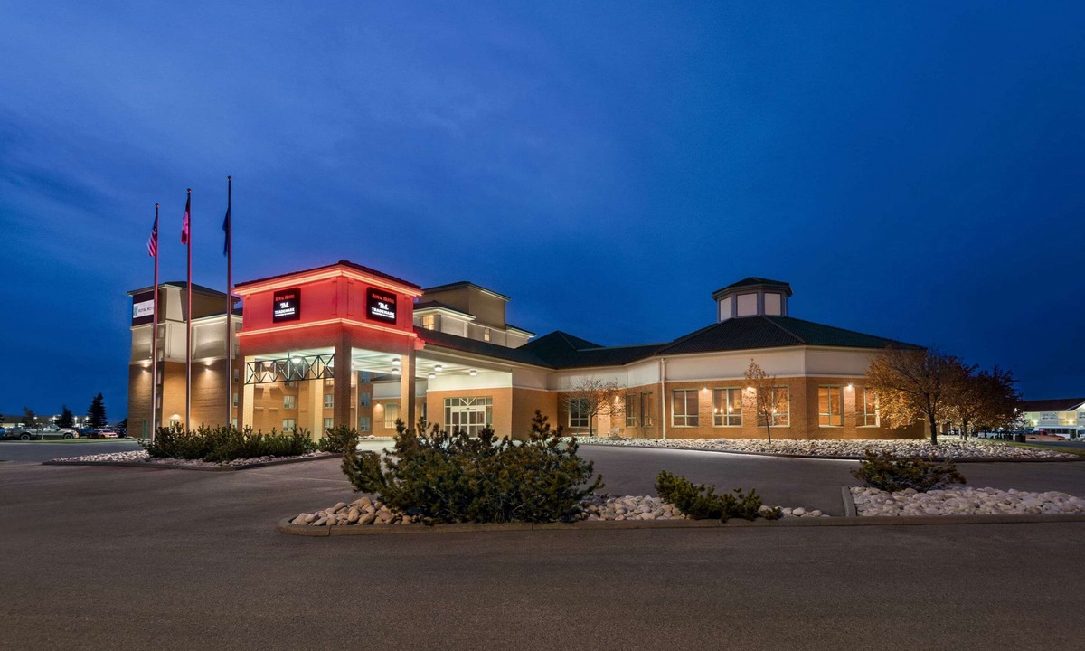 Leduc Hotel | Royal Hotel Edmonton Airport, Trademark Collection by Wyndham