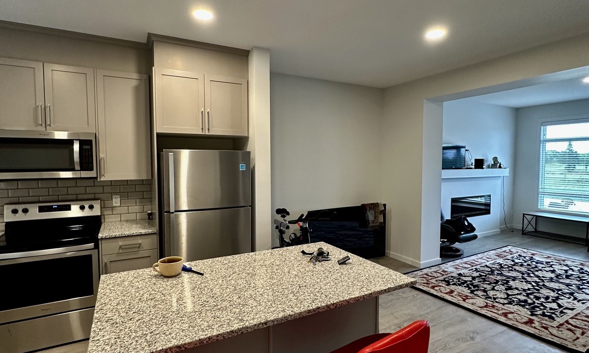 Southwest Edmonton Apartment | Facing Beautiful Golf Course Serene Environment 25 min Airport , with central AC