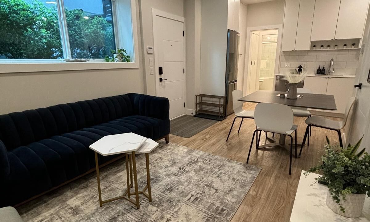Lower Lonsdale House | 2BR 2BATH North Van Guesthouse