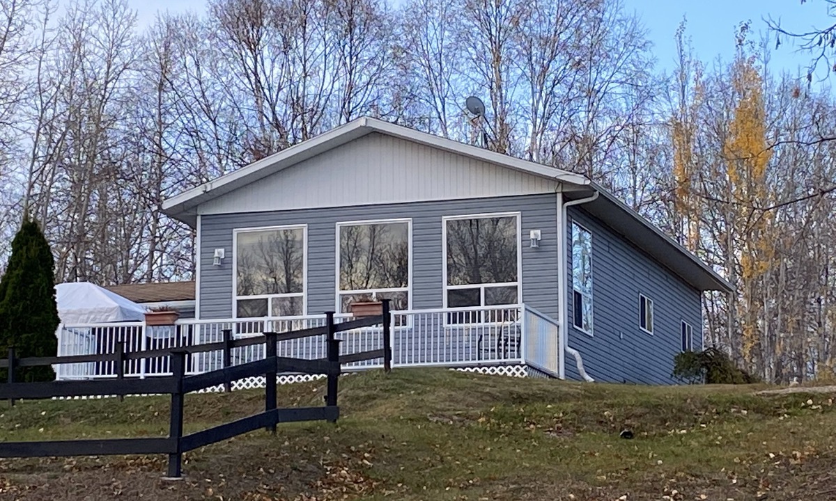 Boyle Cottage | 4 Season Cabin at Beautiful North Buck Lake!