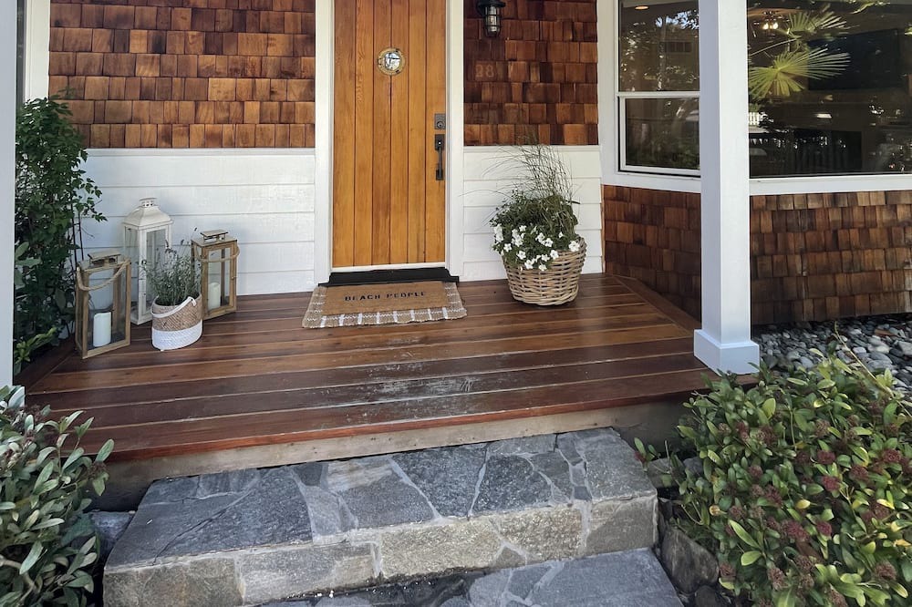 Surrey House | Crescent Beach Vintage Bungalow