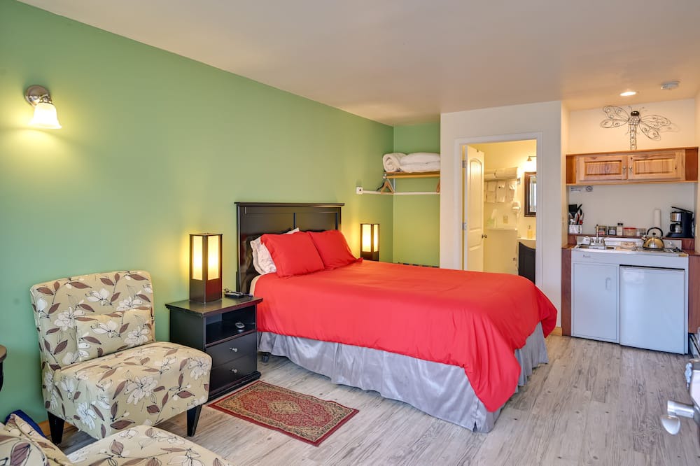 Crestone Apartment | Pet-Friendly ‘Fifth Dimension’ Studio in Crestone!