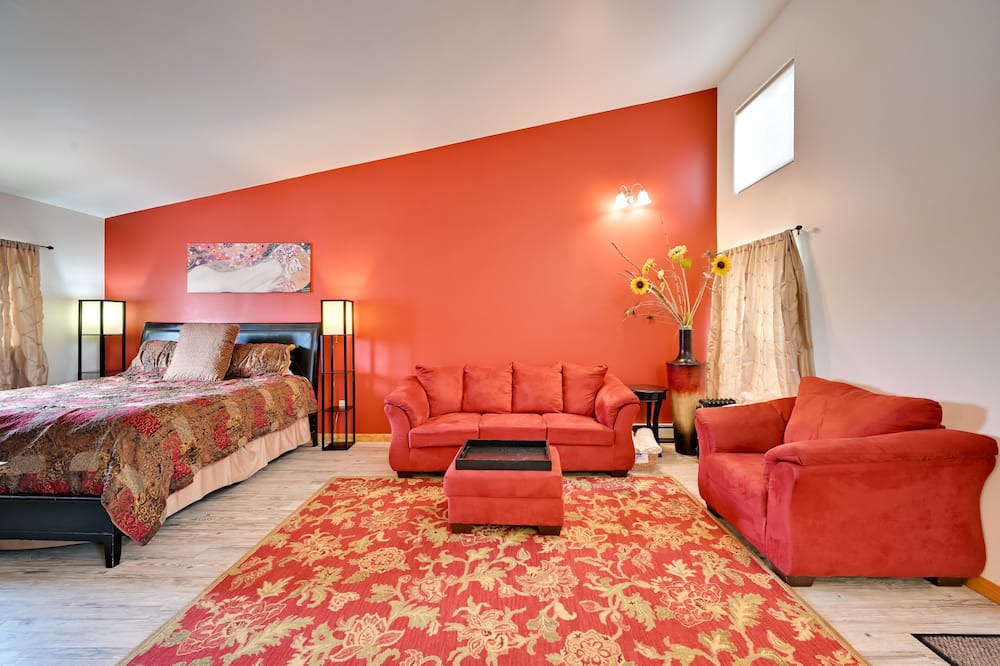 Crestone Apartment | ‘The Penthouse’ Crestone Studio w/ Private Balcony