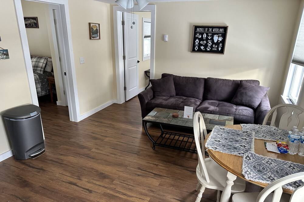 Schroon Lake Cabin | 2 bedroom cabin a mile from the beautiful town of schroon and the lake