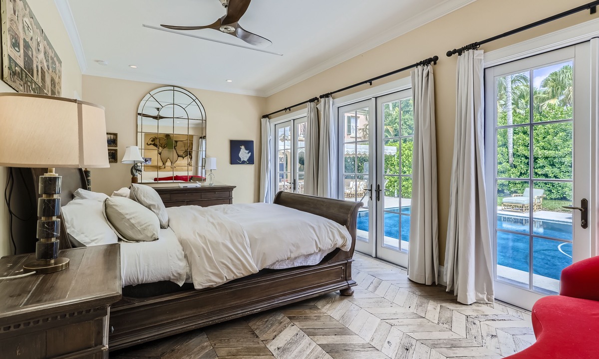 Palm Beach House | Fatio desigend 5 bd/6.5 ba Estate | Private Pool | Beach acccess | Quiet North End