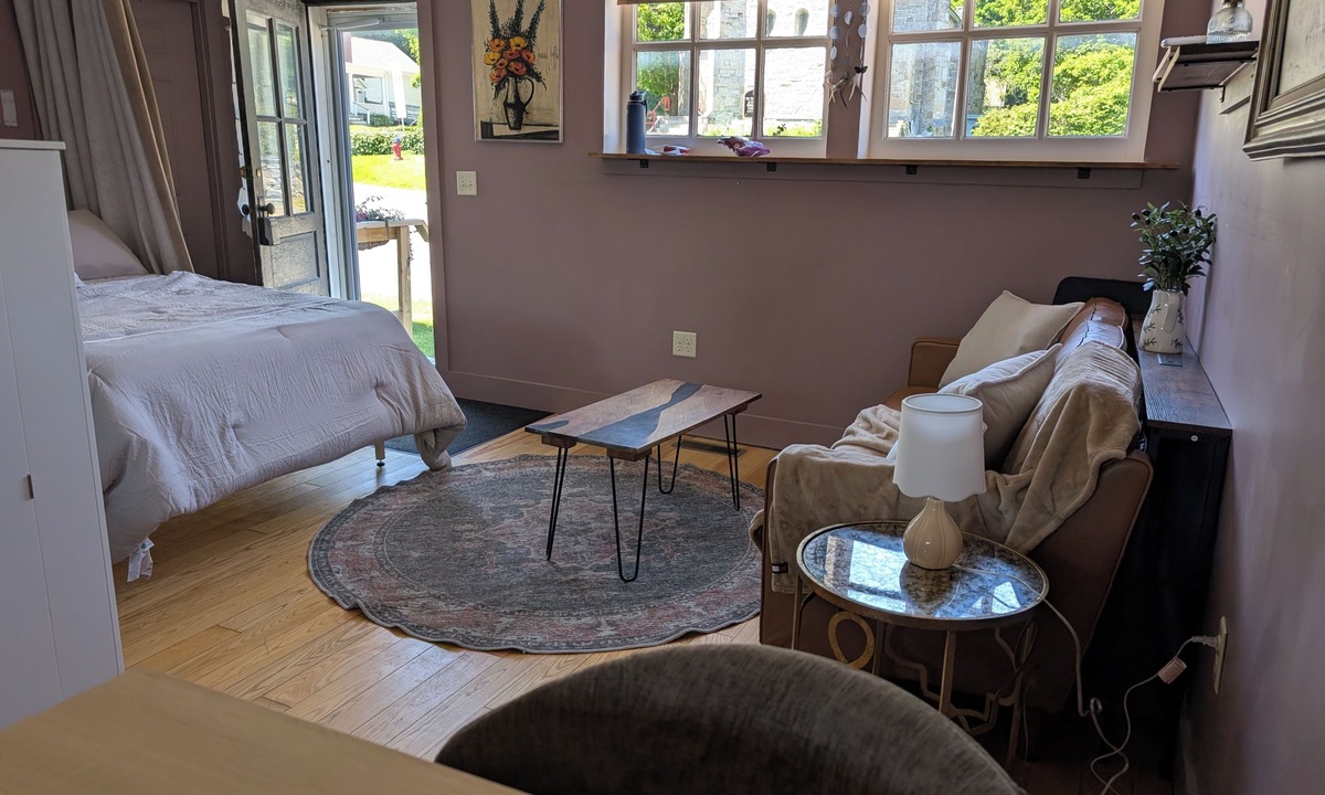 Brandon Apartment | Cute, walkable downtown studio apartment