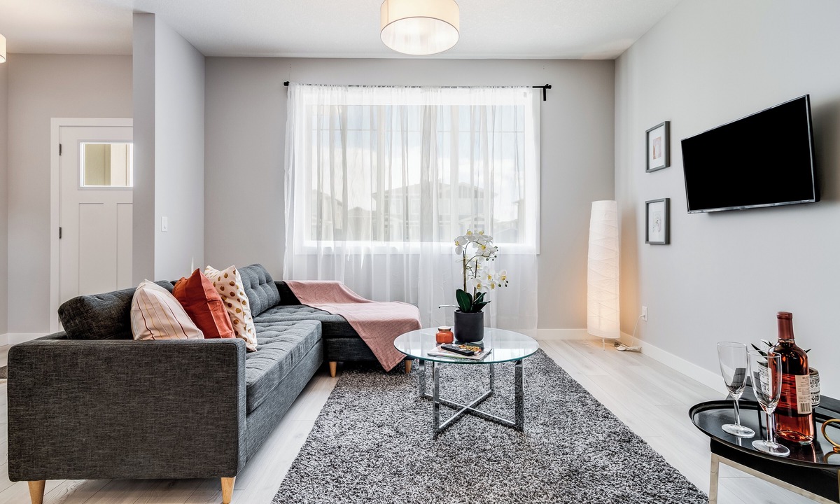 Chestermere House | New Home with Central AC, 15 Mins to YYC, 5 Mins to Lake & Stoney - Pets welcome