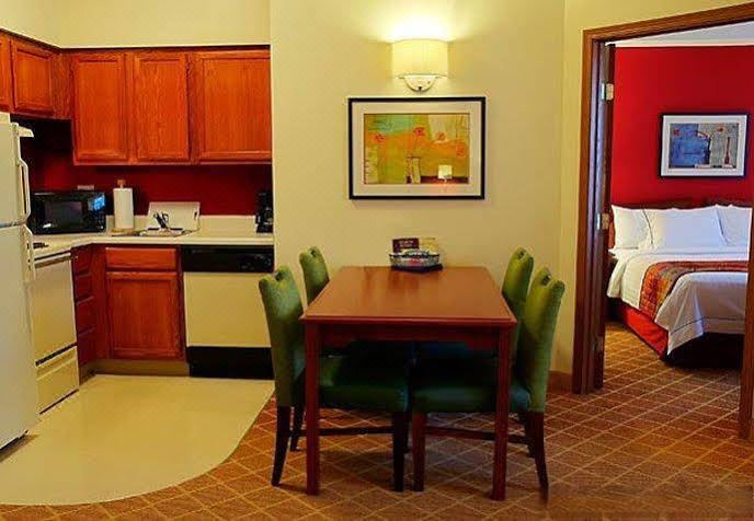 Photo of Livingroom in Beachwood