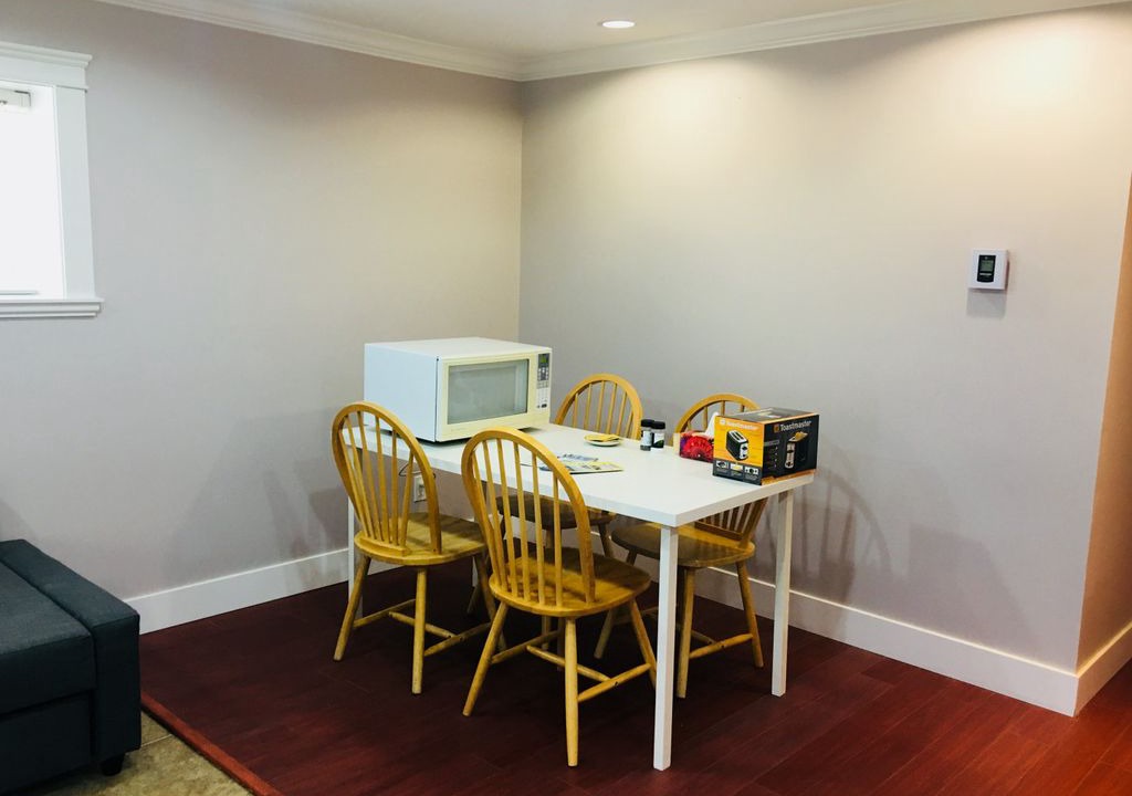 Photo of Livingroom in Renfrew-Collingwood