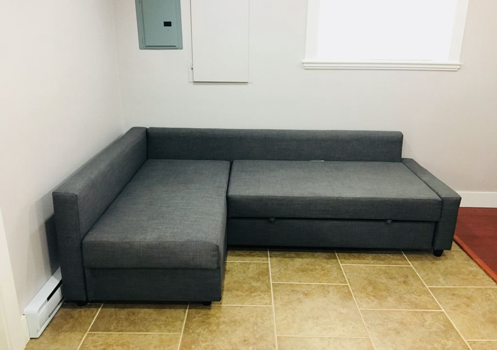 Photo of Livingroom in Renfrew-Collingwood