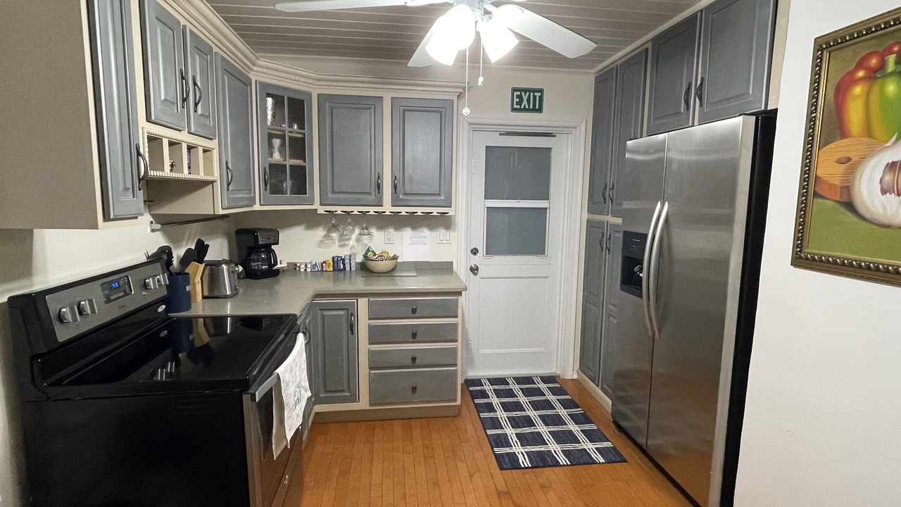 Photo of Kitchen in Hollywood Lakes