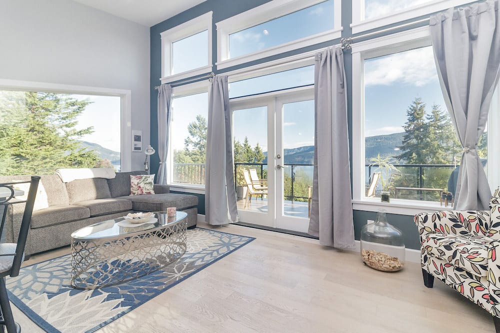 Photo of Livingroom in Cowichan Bay