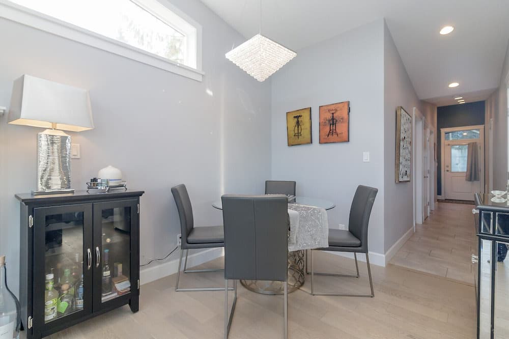 Photo of Livingroom in Cowichan Bay