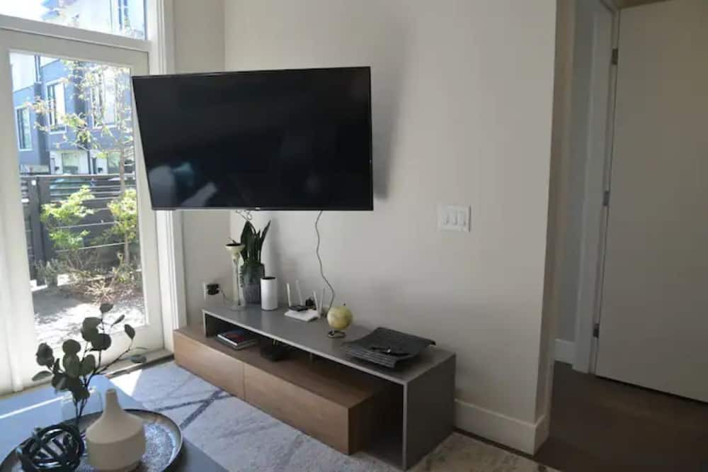 Photo of Livingroom in Kerrisdale