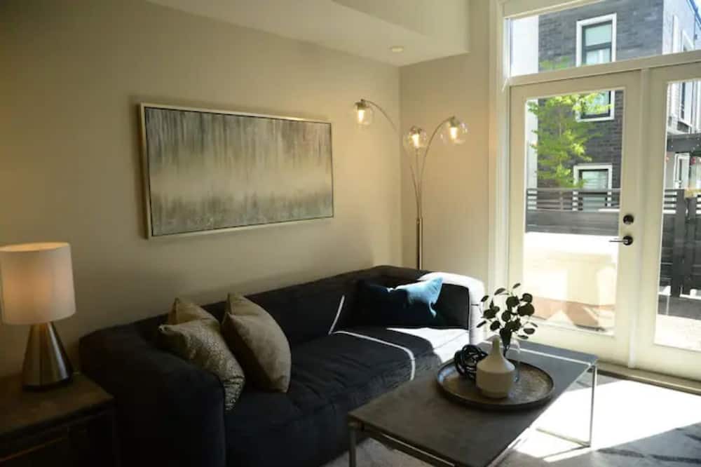 Photo of Livingroom in Kerrisdale