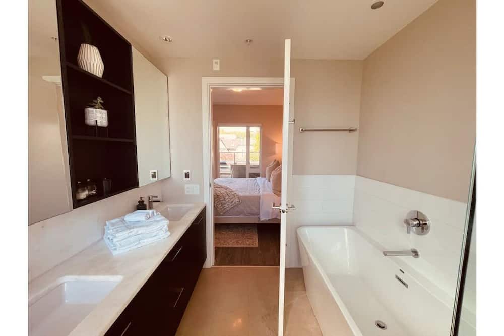 Photo of Bathroom in Kerrisdale