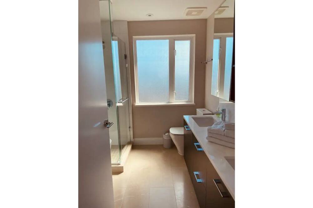 Photo of Bathroom in Kerrisdale