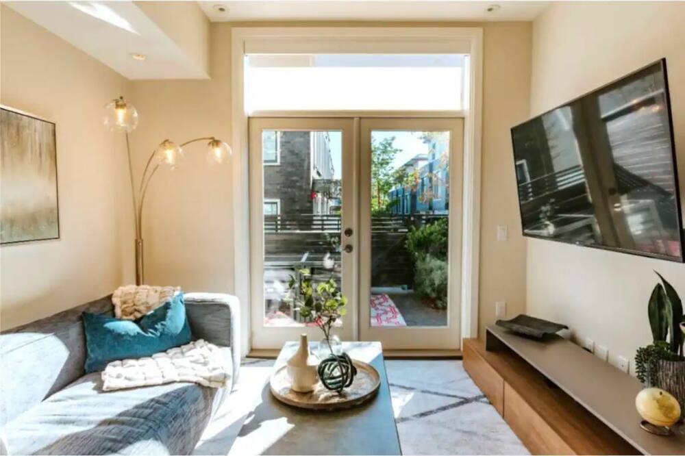 Photo of Livingroom in Kerrisdale