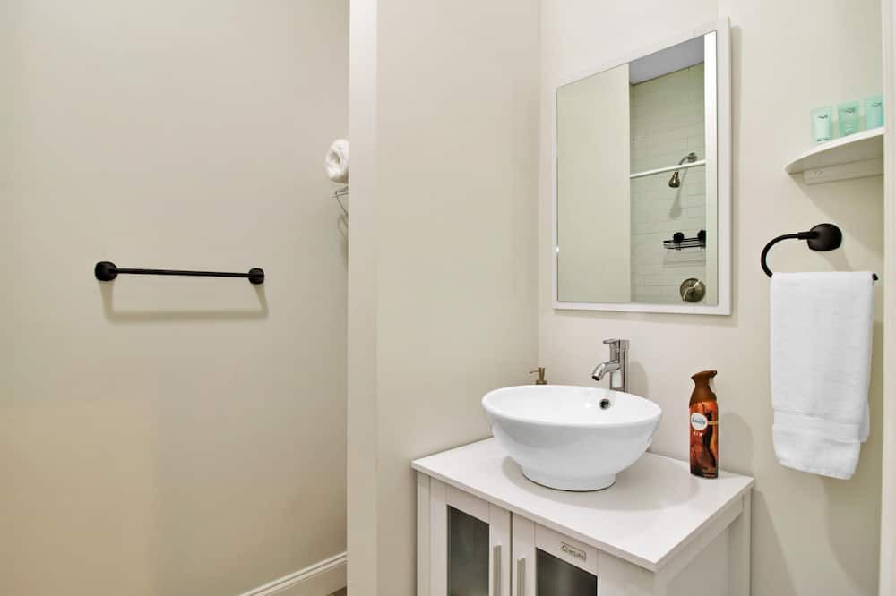Photo of Bathroom in Poiciana Park II