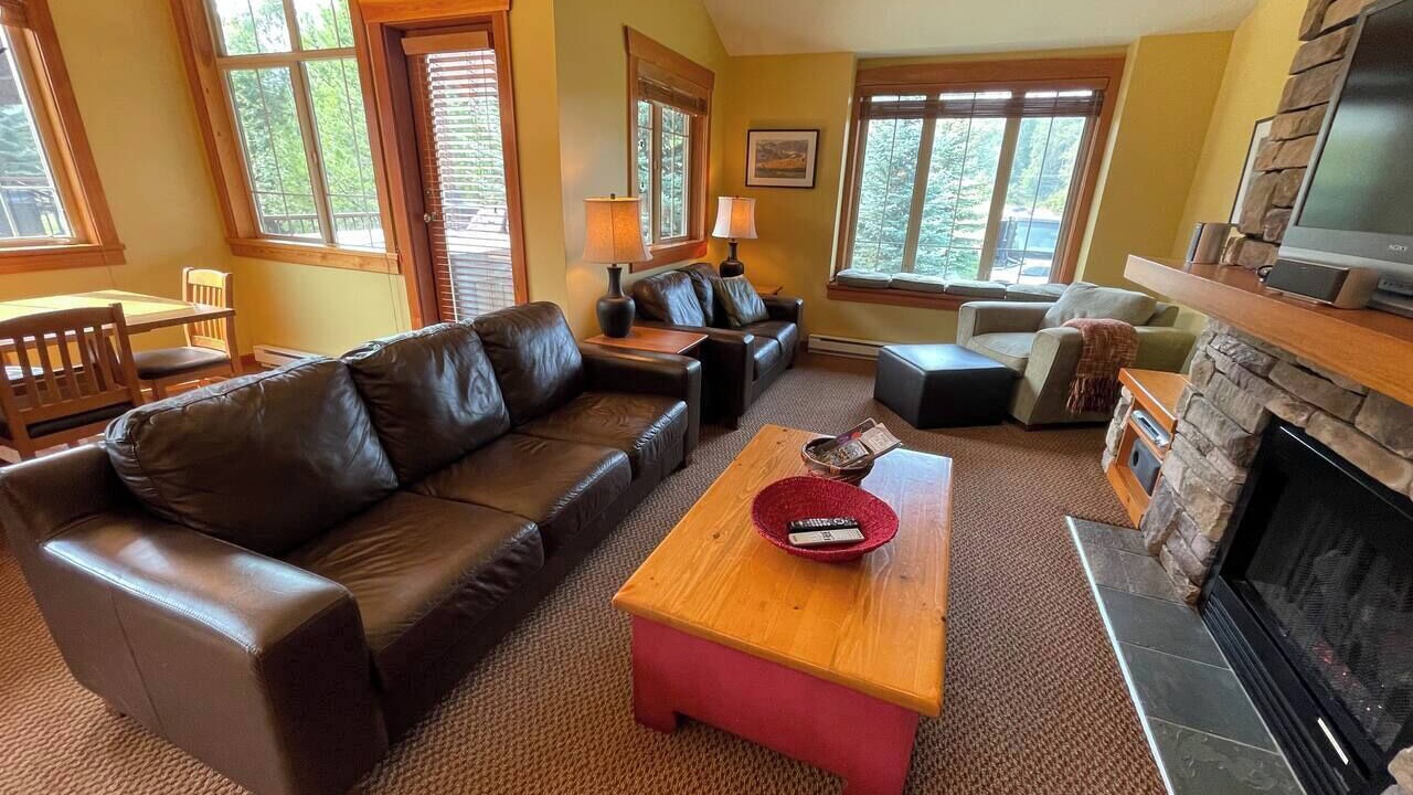 Photo of Livingroom in East Kootenay