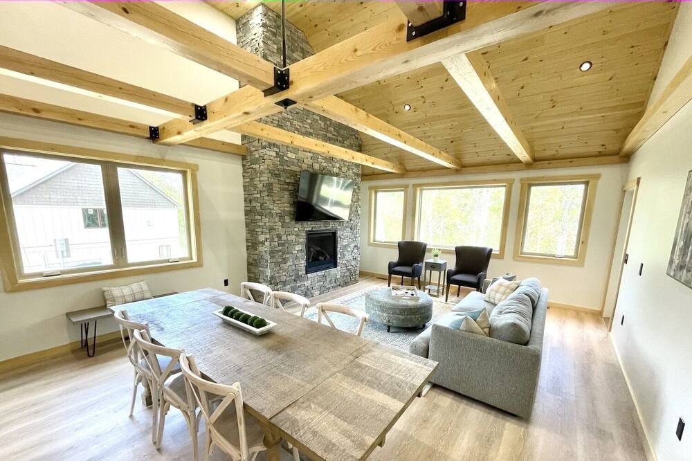 Photo of Livingroom in Notchland