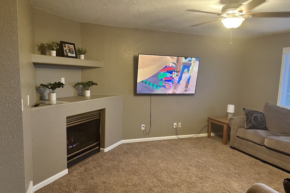 Photo of Livingroom in Greeley