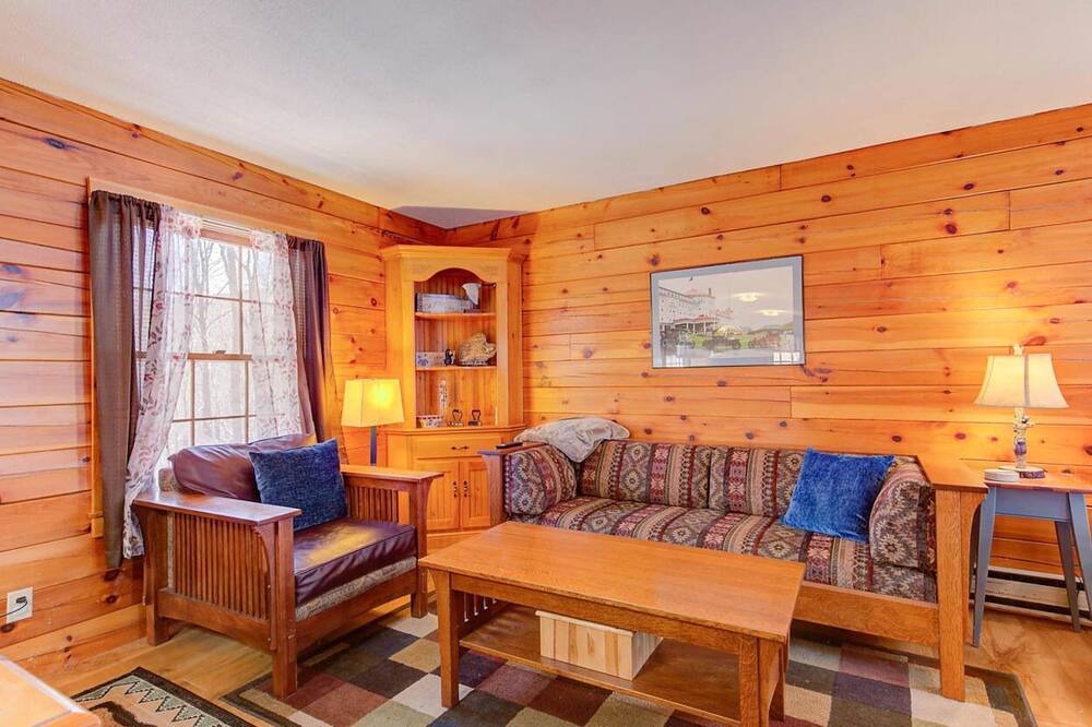 Photo of Livingroom in Birchview by the Saco