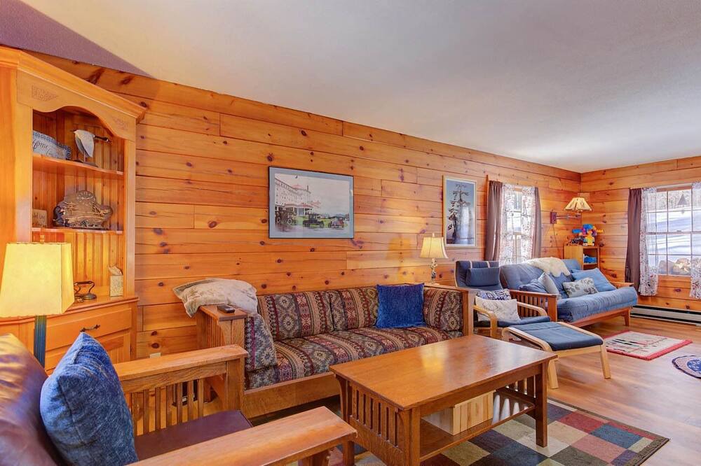 Photo of Livingroom in Birchview by the Saco